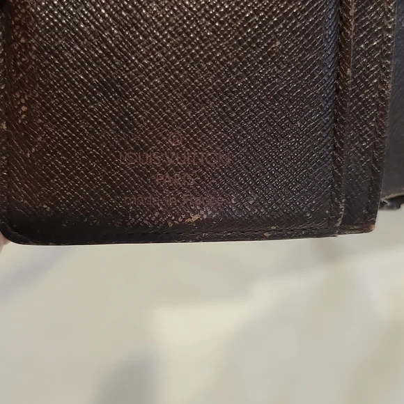 ‼️CLEARANCE SALE‼️ Authentic Louis Vuitton kisslock wallet in Damier Ebene